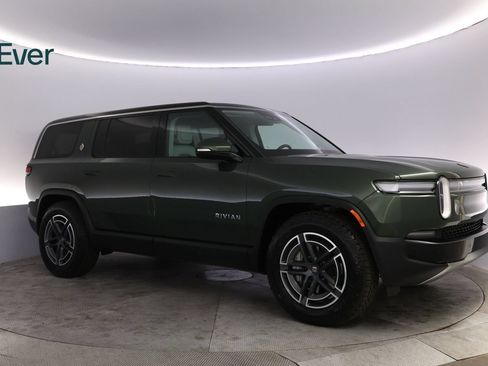 Used 2025 Rivian R1S Adventure AWD/4WD image 14