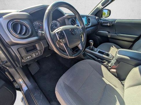 Used 2019 Toyota Tacoma TRD Off-Road image 10