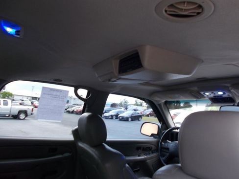 Used 2005 Chevrolet Tahoe Z71 w/ Preferred Equipment Group RWD image 25