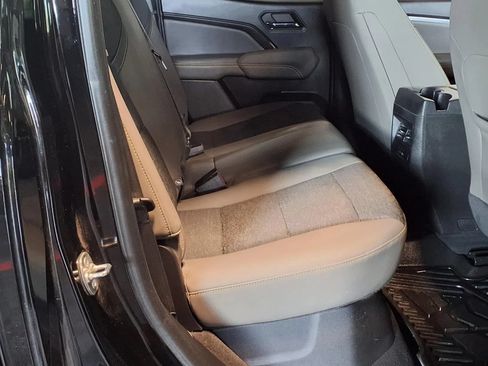 Used 2024 Chevrolet Colorado ZR2 w/ Technology Package AWD/4WD image 10