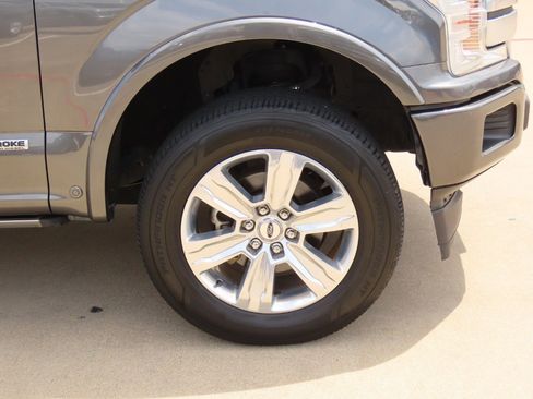 Used 2018 Ford F150 Platinum w/ Equipment Group 701A Luxury image 9