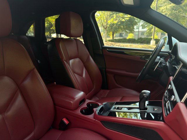 Used 2023 Porsche Macan AWD/4WD image 27