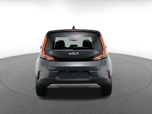 Used 2025 Kia Soul LX w/ LX Technology Package FWD image 8