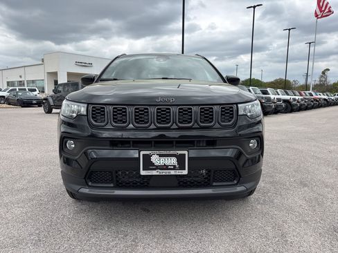 New 2026 Jeep Compass Latitude image 9