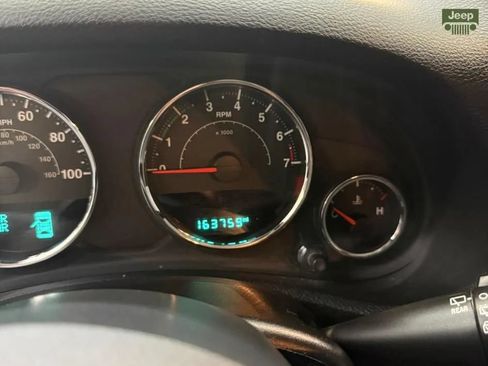 Used 2015 Jeep Wrangler Sahara w/ Connectivity Group AWD/4WD image 16
