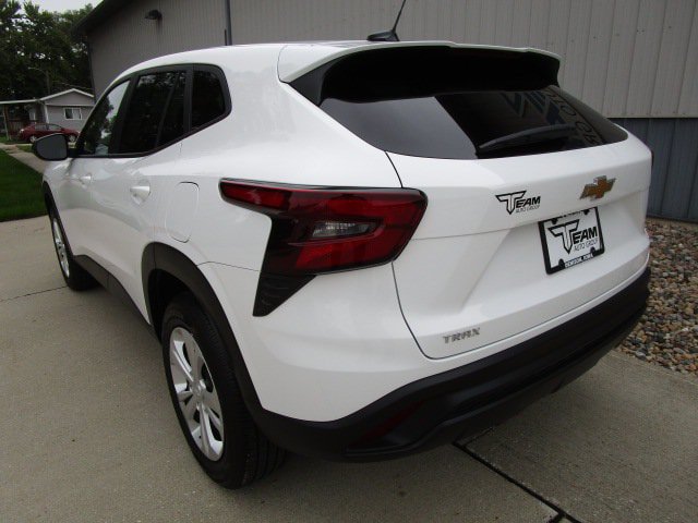 Used 2026 Chevrolet Trax LS FWD image 5