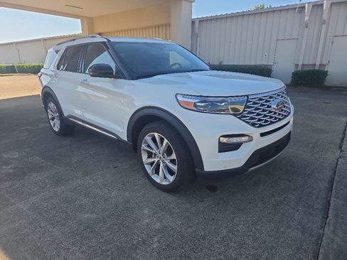 Used 2023 Ford Explorer Platinum w/ Technology Package AWD/4WD image 12