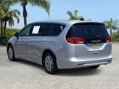 Used 2023 Chrysler Voyager LX FWD image 3