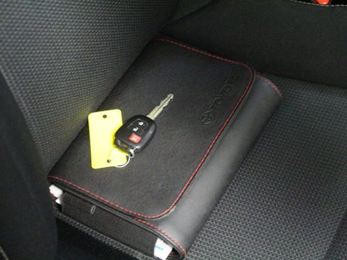 Used 2017 Toyota RAV4 XLE w/ Protection Package image 24