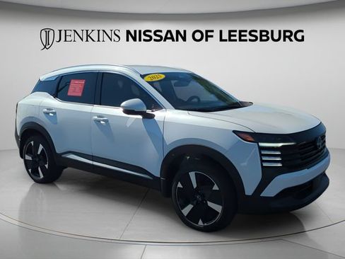 Certified 2025 Nissan Kicks SR FWD image 1