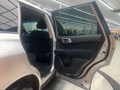 Used 2016 Nissan Pathfinder S FWD image 21