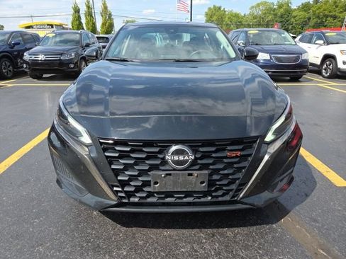 Used 2024 Nissan Altima 2.5 SR FWD image 2