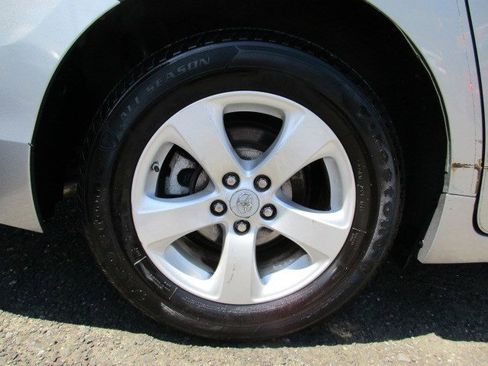 Used 2011 Toyota Sienna LE w/ Towing Pkg FWD image 12