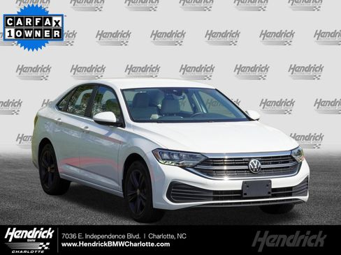 Used 2024 Volkswagen Jetta SE w/ Black Wheel Package FWD image 1