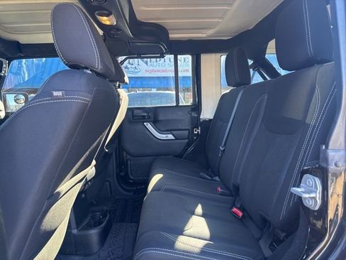 Used 2017 Jeep Wrangler Unlimited Sahara image 11