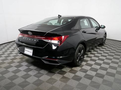 Used 2023 Hyundai Elantra SEL FWD image 3