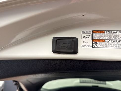 Used 2018 Toyota RAV4 Limited image 36