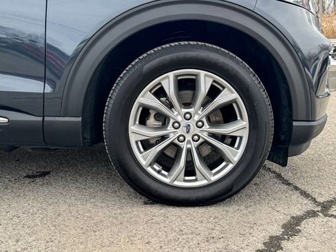 Used 2022 Ford Explorer XLT w/ Equipment Group 202A image 9