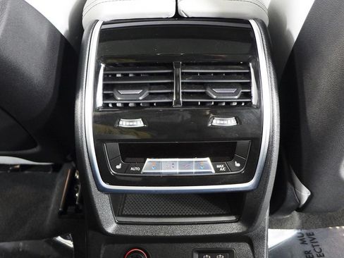 Used 2024 BMW X7 xDrive40i w/ M Sport Package AWD/4WD image 26