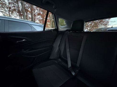 Used 2025 Chevrolet Trax LT image 37