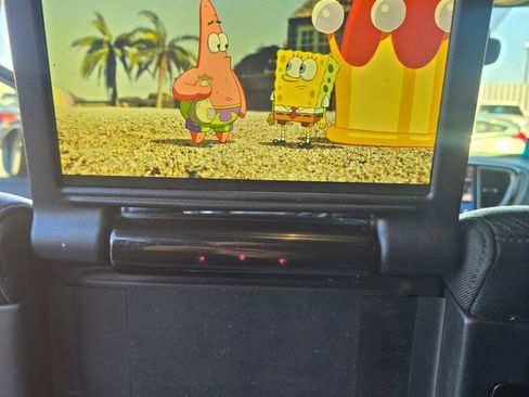 Used 2021 Chrysler Pacifica Touring-L w/ Uconnect Theater Family Group image 16