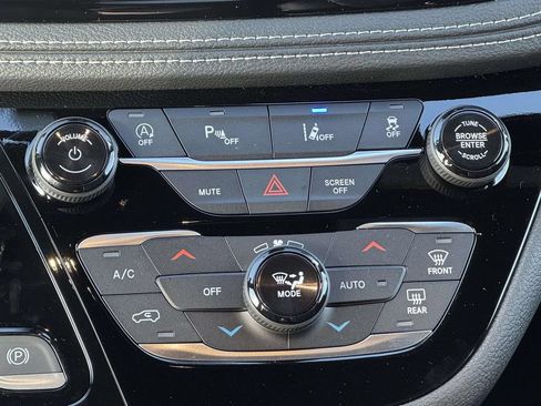 New 2026 Chrysler Pacifica Select FWD image 19