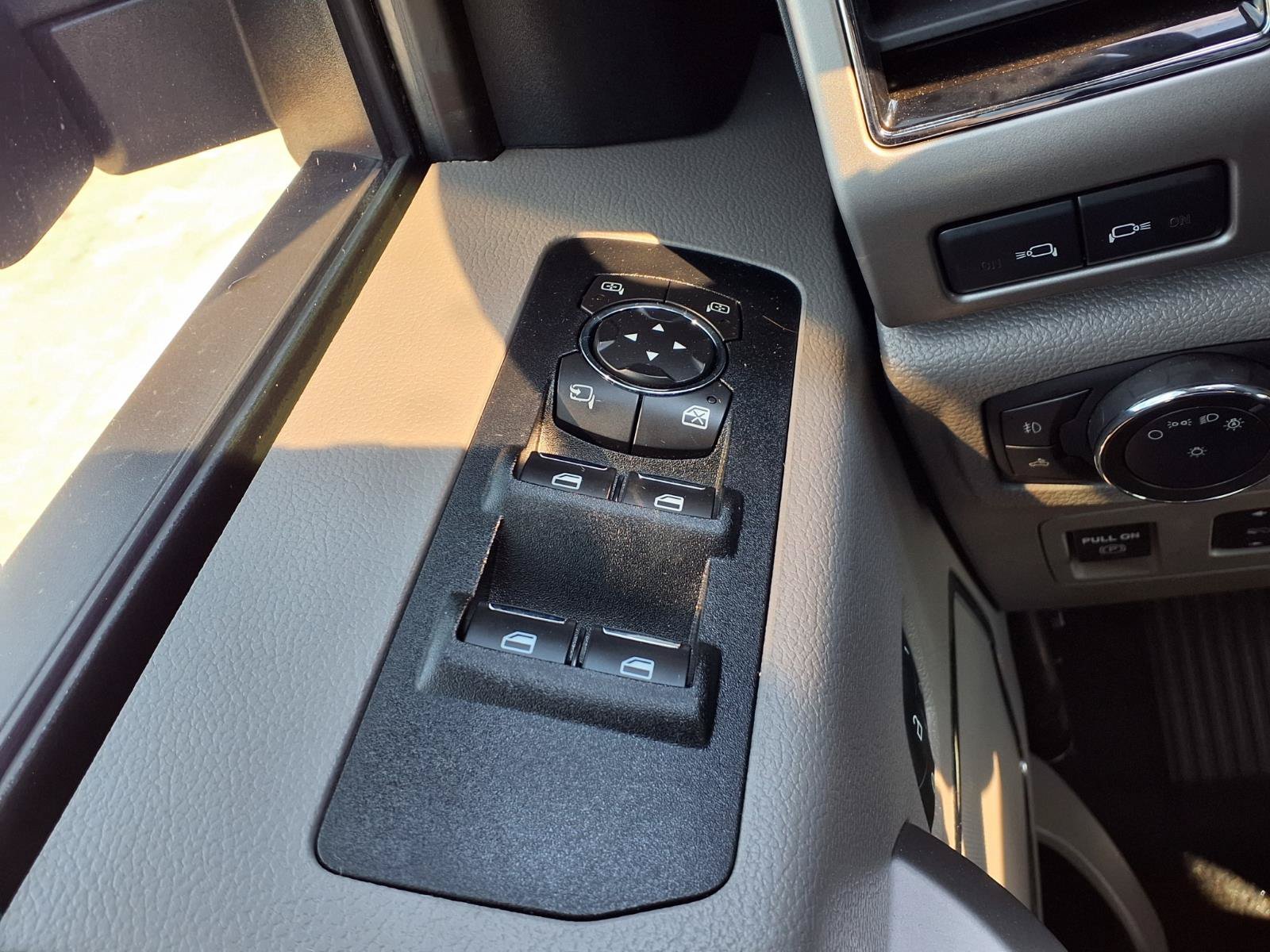 Used 2020 Ford F150 Lariat w/ Equipment Group 502A Luxury AWD/4WD image 11