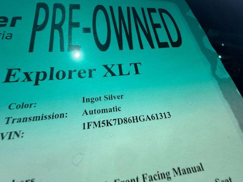 Used 2017 Ford Explorer XLT w/ Equipment Group 202A FWD image 25