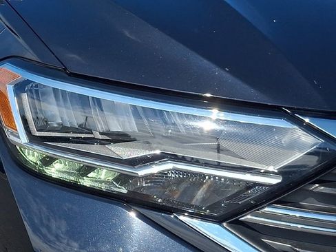 Used 2024 Volkswagen Jetta SE FWD image 9