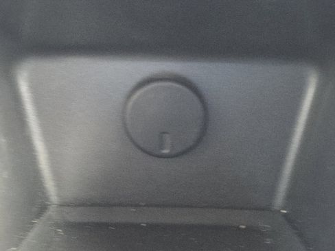 Used 2017 Chevrolet Equinox Premier w/ Enhanced Convenience Package image 29