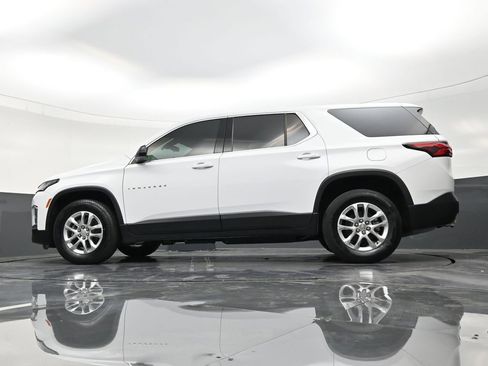 Used 2023 Chevrolet Traverse LS image 21