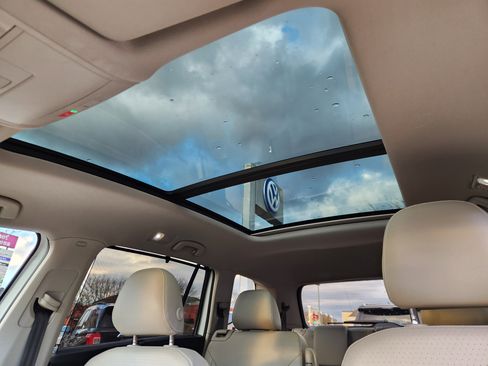 Certified 2023 Volkswagen Atlas SE w/ Panoramic Sunroof Package image 15