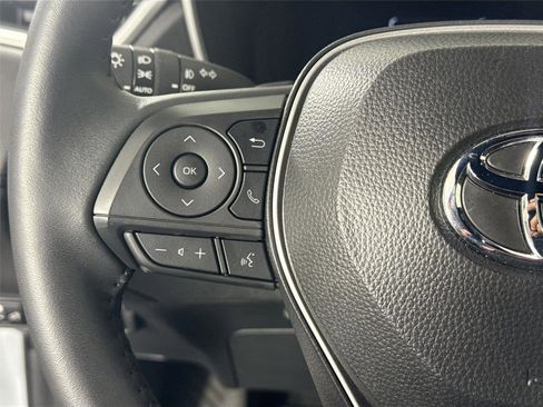 Certified 2025 Toyota Corolla Cross XSE image 18
