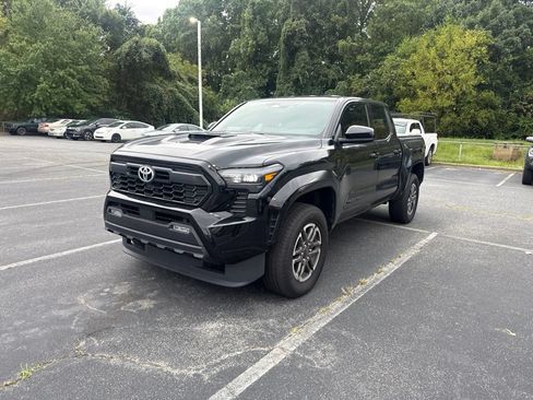 Used 2025 Toyota Tacoma TRD Sport AWD/4WD image 5