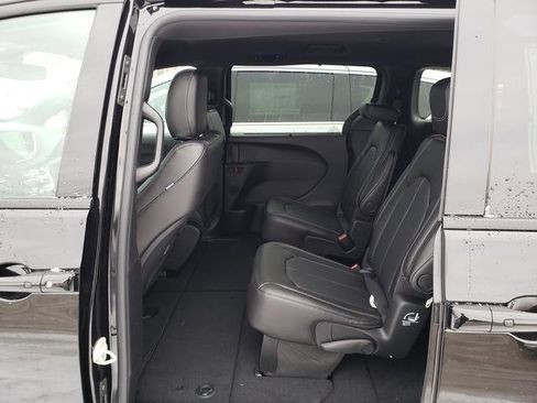 New 2026 Chrysler Pacifica Select w/ S Appearance Package image 7