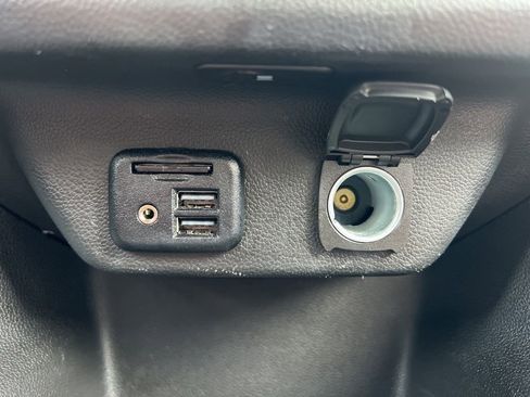 Used 2023 Chevrolet Traverse RS image 21