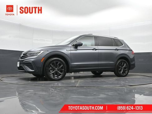 Used 2024 Volkswagen Tiguan SE AWD/4WD image 45