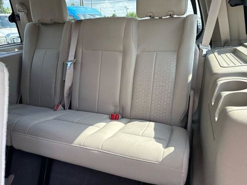 Used 2010 Ford Expedition XLT RWD image 16