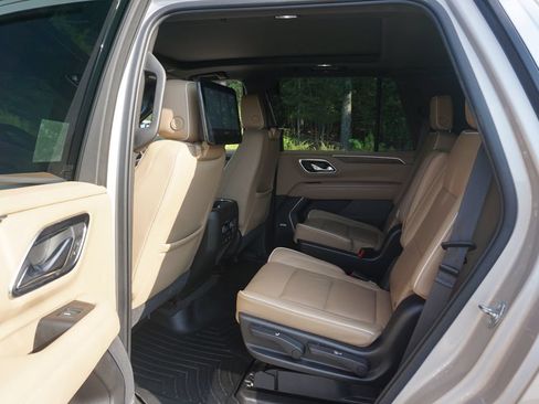 Used 2021 Chevrolet Tahoe Premier RWD image 16