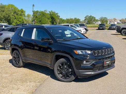 New 2026 Jeep Compass Latitude image 2