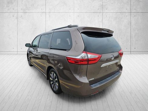 Used 2019 Toyota Sienna Limited Premium FWD image 7