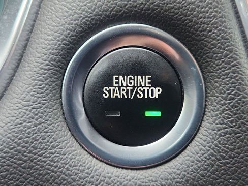 Used 2023 Chevrolet Traverse LT FWD image 16