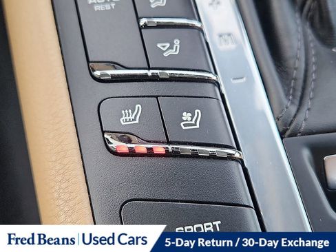 Used 2018 Porsche Macan Turbo image 25