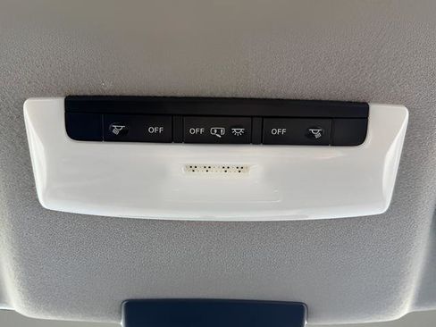 Certified 2025 Nissan Kicks Play S image 11