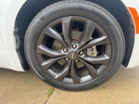 Used 2019 Chrysler Pacifica Touring Plus w/ S Appearance Package image 8