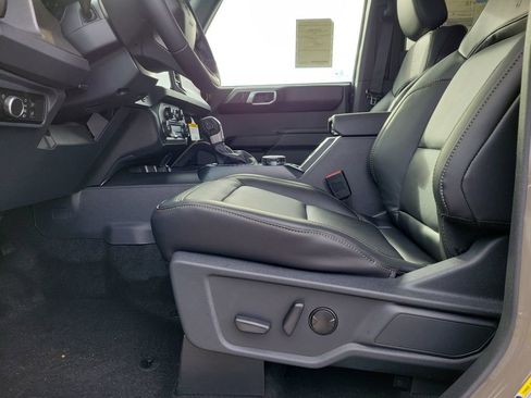 New 2025 Ford Bronco Badlands image 17