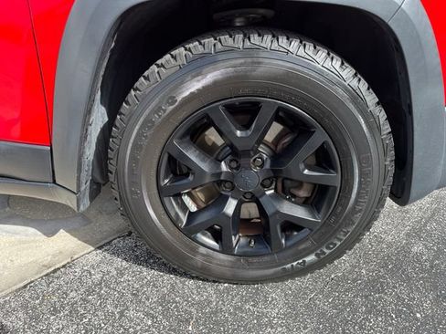 Used 2017 Jeep Cherokee Trailhawk w/ Trailer Tow Group AWD/4WD image 9