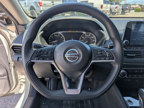 Used 2020 Nissan Altima 2.5 S FWD image 12