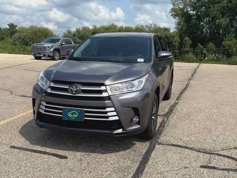 Used 2019 Toyota Highlander Plus AWD/4WD image 6