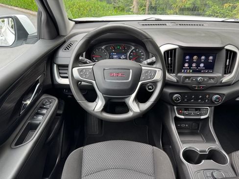 Used 2024 GMC Terrain SLE AWD/4WD image 17